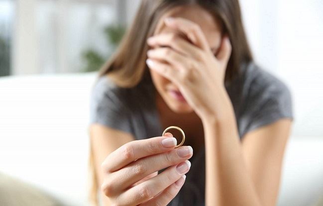 Divorced woman with her ring